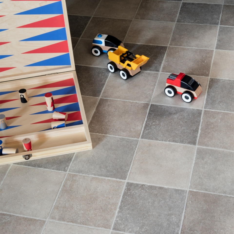 Super step Pompei D 592 vinyl with a toybox close up