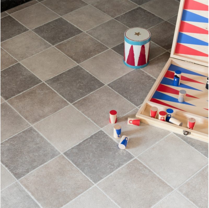 Super step Pompei D 592 vinyl with toys scattered around